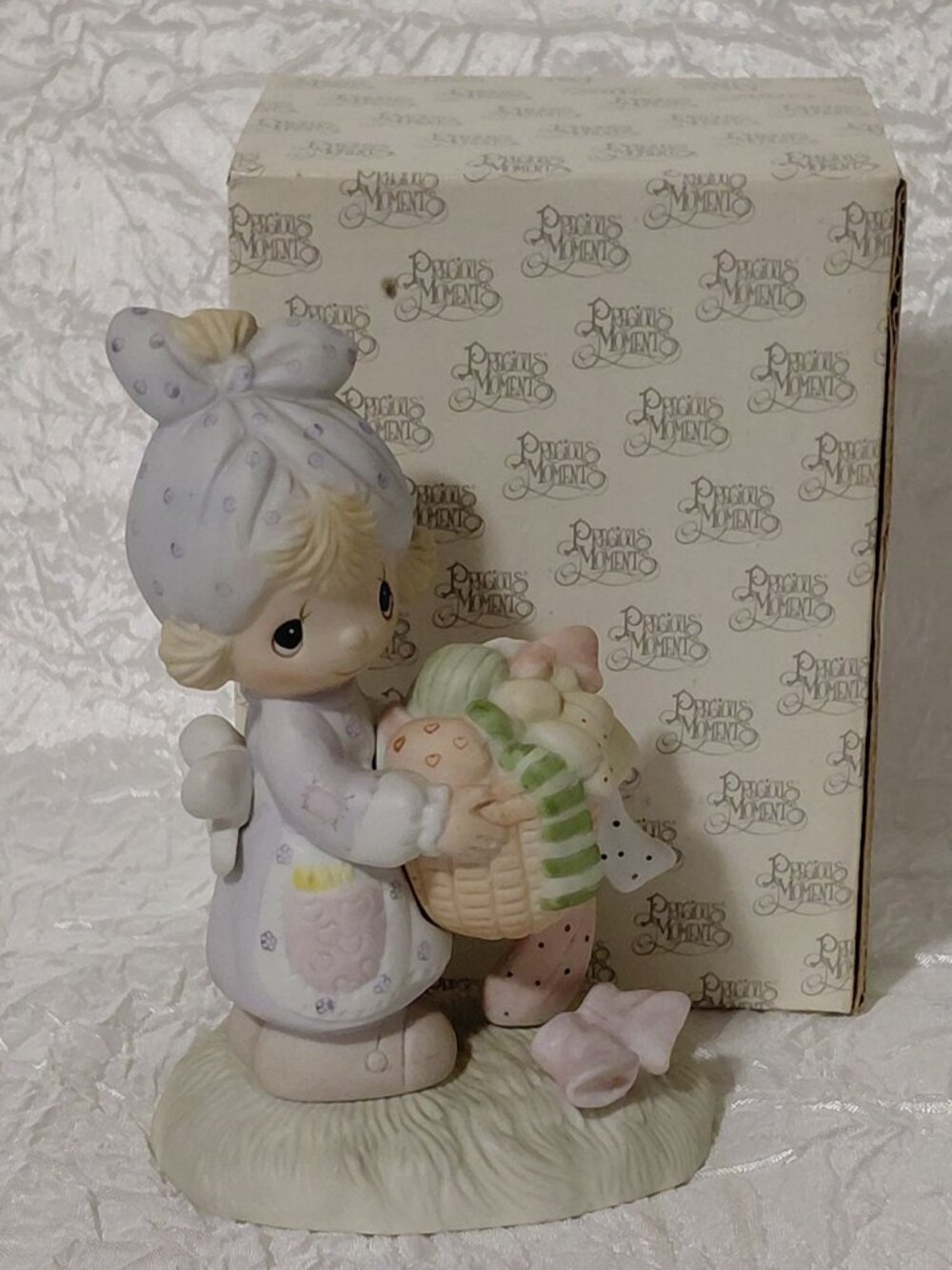 Vintage Precious Moments "Girl Helper" Figurine E-3111 1979 With Box